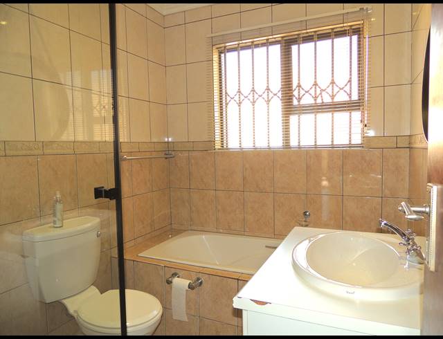2 BEDROOM TOWNHOUSE FOR SALE IN AMOROSA